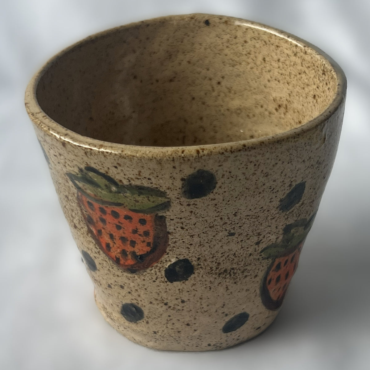 Handle less tumbler with a strawberry design and brown speckled background